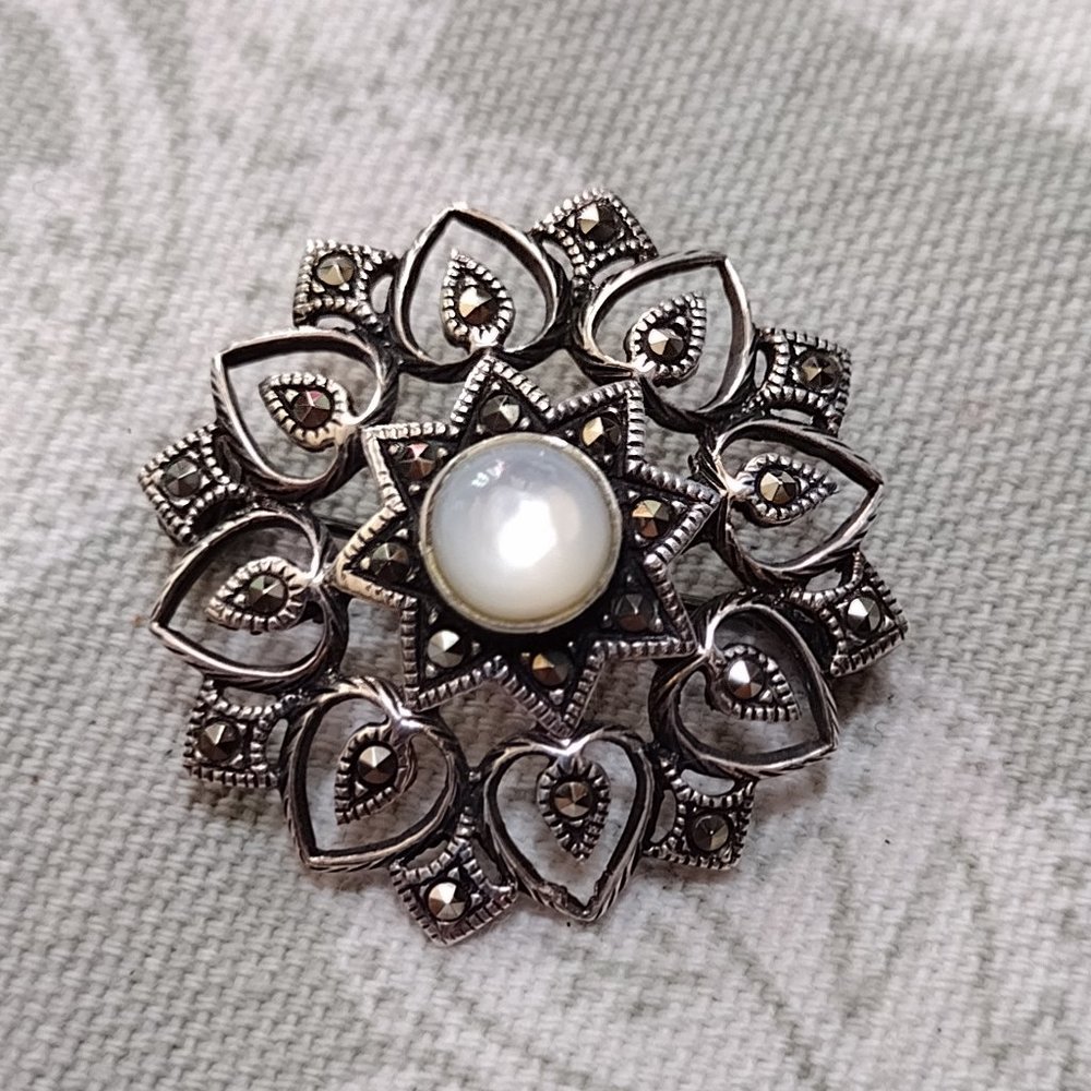 🎬 Marcasite Moonstone Sterling Silver Brooch
